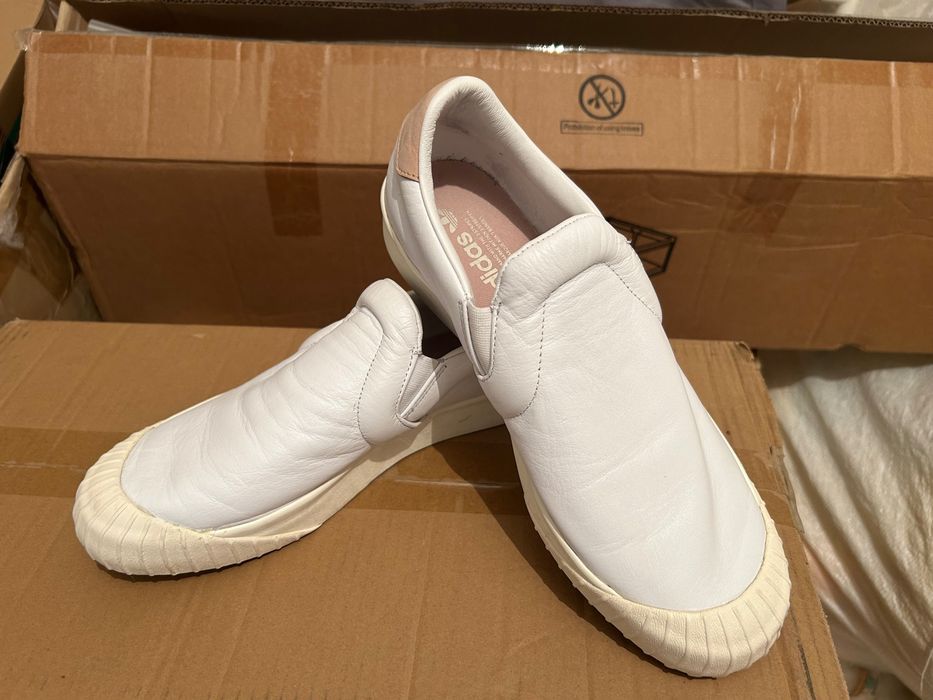 Слипоны Adidas из натуральной кожи