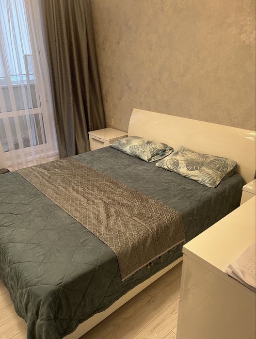 Продам кровать с 2 тумбочками