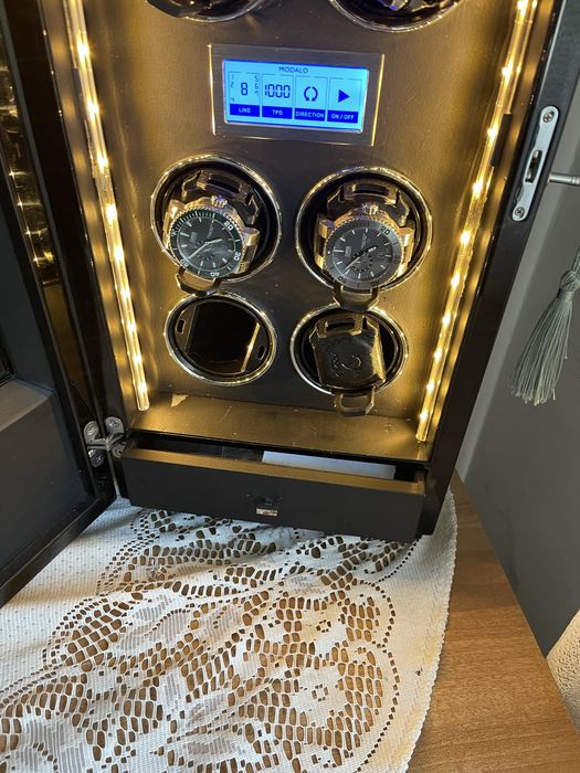 Vand dulap. Watch winder