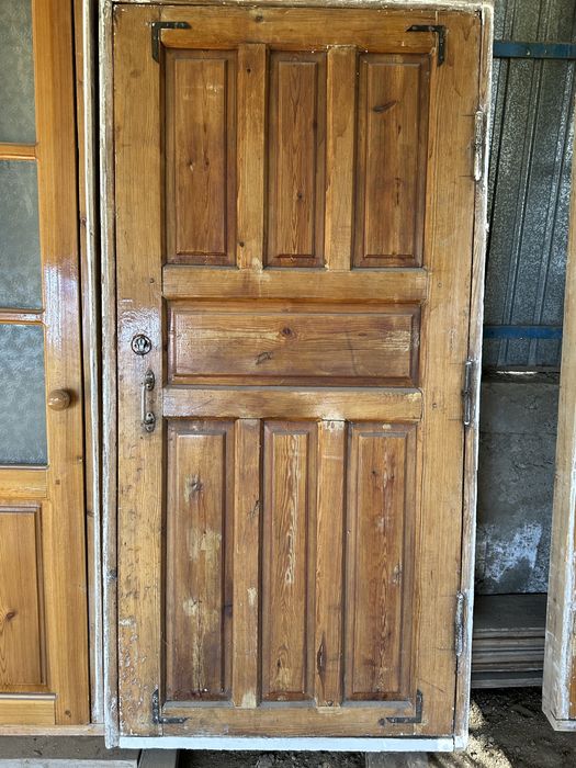 Двери деревянные