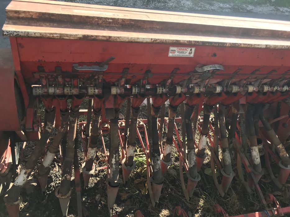 Vând samanatoare CARRARO  grau lucerana floarea soarelui