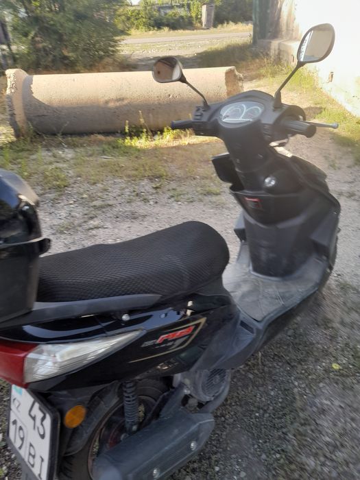 Прадам скутер м8   или обмен на авто о с мой доплатой
