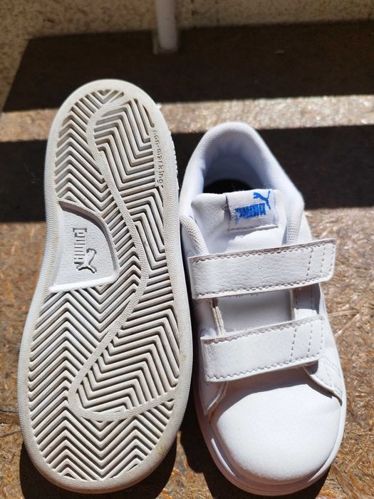 Продавам детски бели, кожени оригинални маратонки Пума