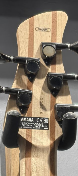 Yamaha TRBX305 RED - 5 струный бас