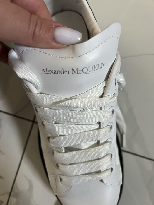Adidasii MCQ albi Turcia