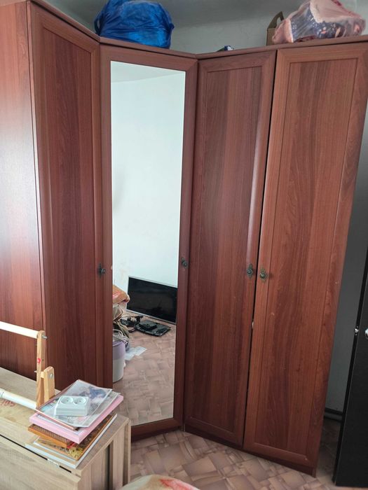 Продается большой угловой шкаф.