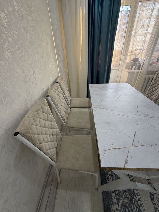 Стол с 6 стульями