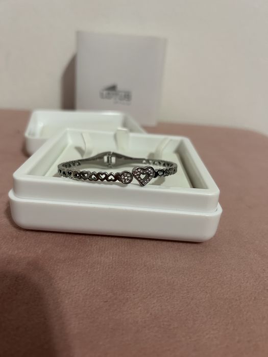 Лотус гривна