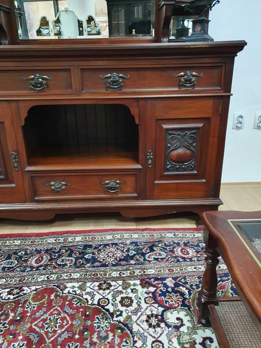 Салонен бюфет масив.