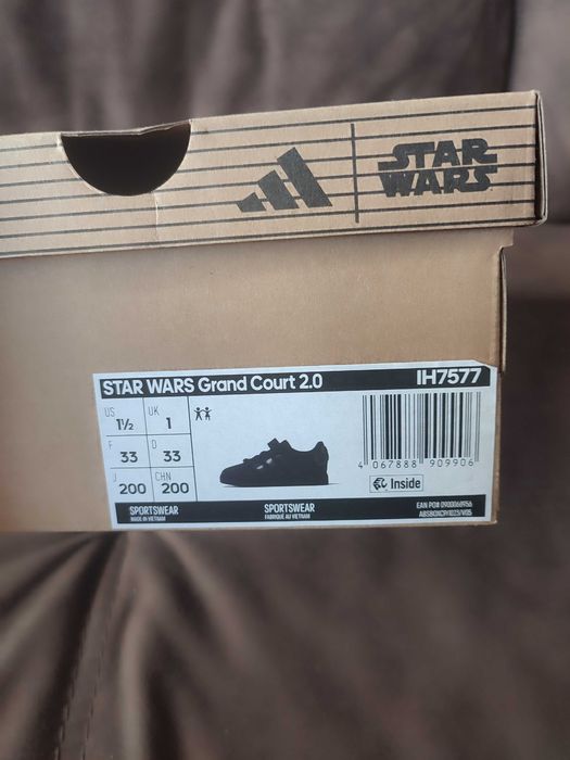 Детски маратонки ADIDAS Star Wars номер 33  1/2, цена 50 лв.