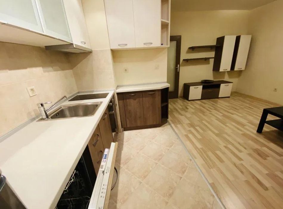 Дава се под наем Тристаен апартамент в София, Младост 4 - 85 кв.м за 698.19 € - Снимка #2