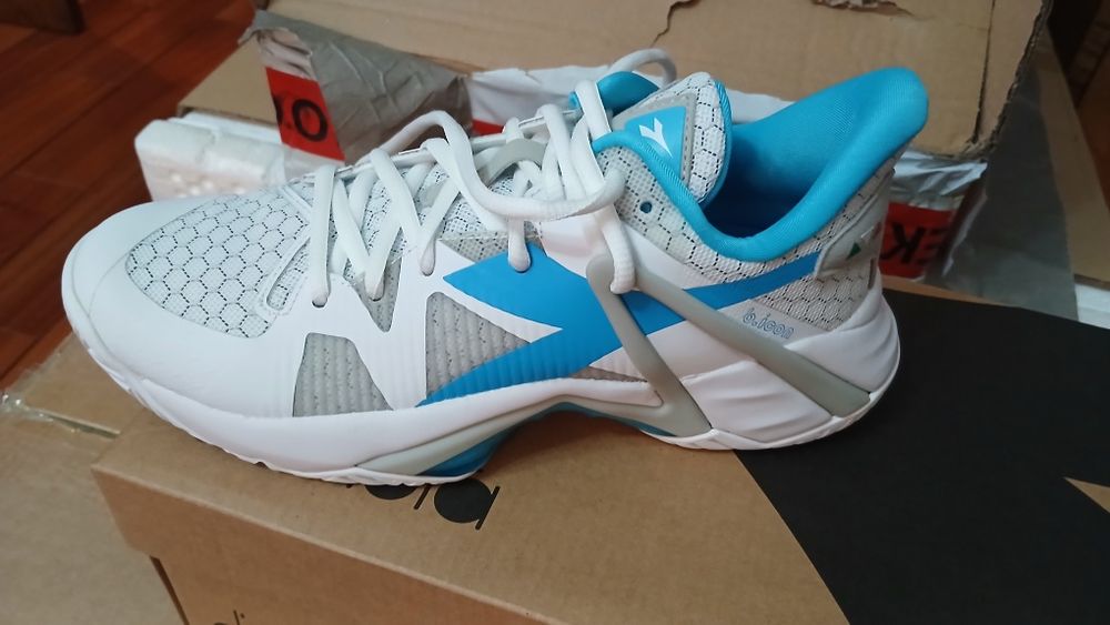 Кроссовки, новые белые 38 размер