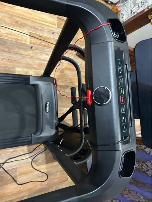 Турник и беговая дорожка