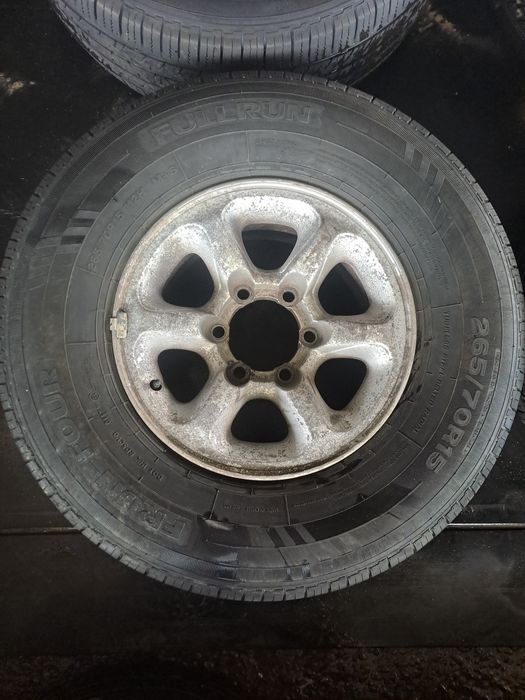 Шины с диск 265 / 70 / 15 размера
