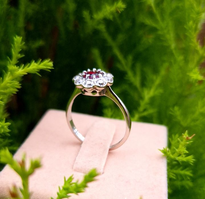 Inel foarte vechi din aur de 18K cu rubin si diamante naturale