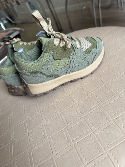 Продается детские кроссовки