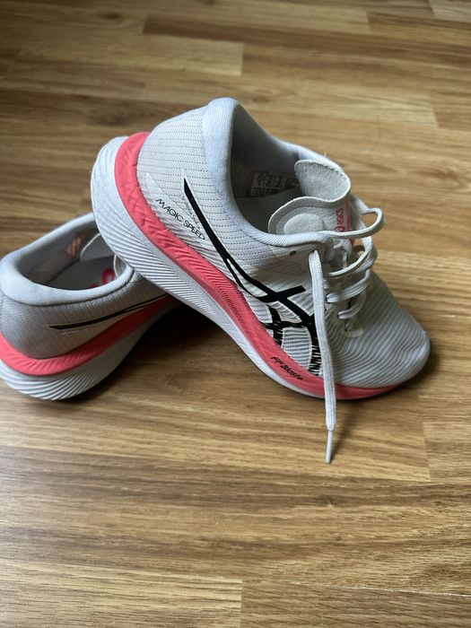 Asics MAGIC SPEED marime 37 (23 cm)