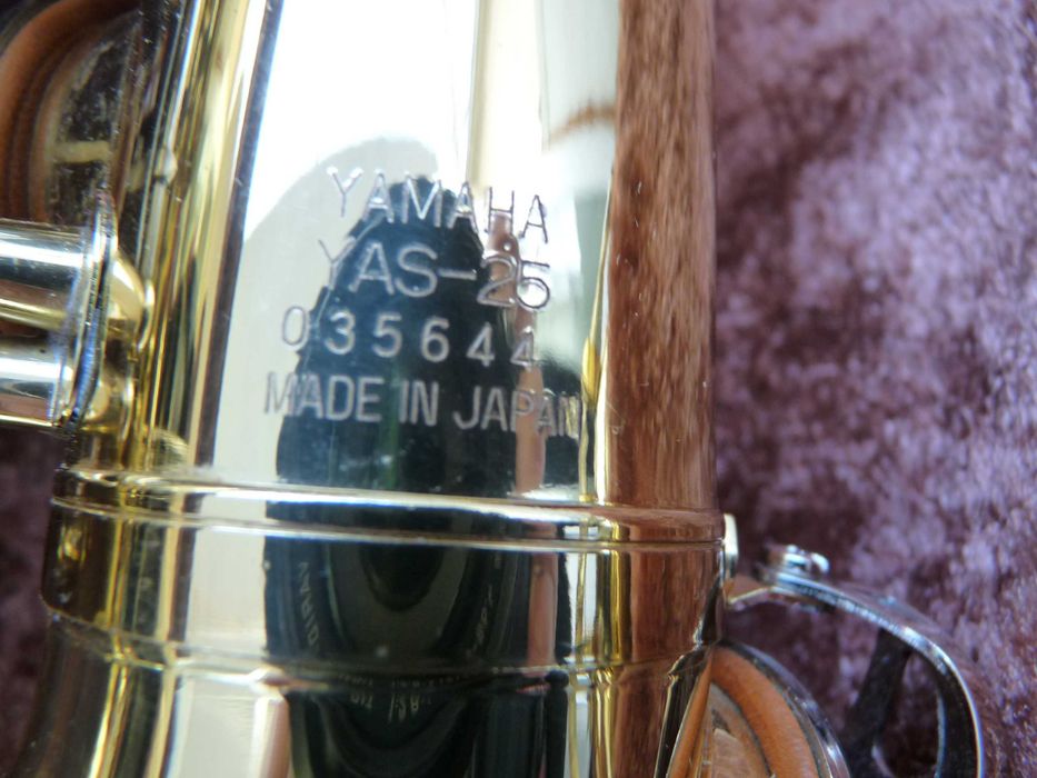 Продавам Алт саксофон Yamaha 25 като нова