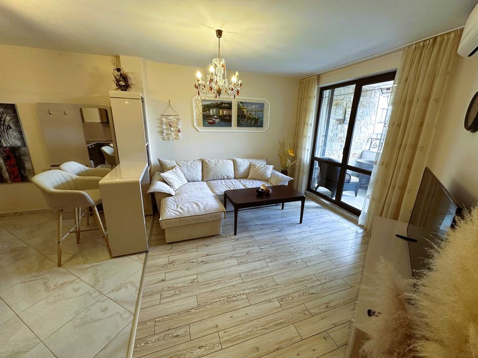 Частен апартамент в комплекс Артур - лукс, басейн и паркинг