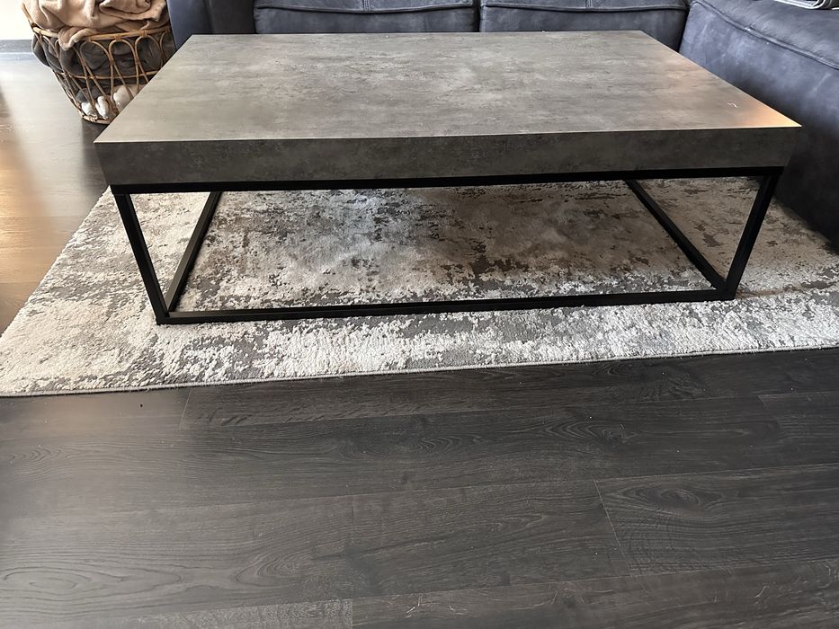 Холна маса индустриален стил