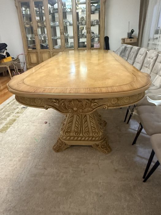 Әдемі ағаш стол