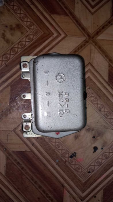 Продавам реле регулатор РР-Б 300/12