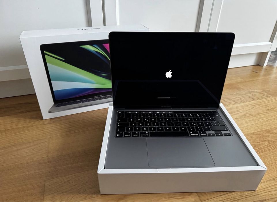 Macbook Pro M1 la cutie, impecabil