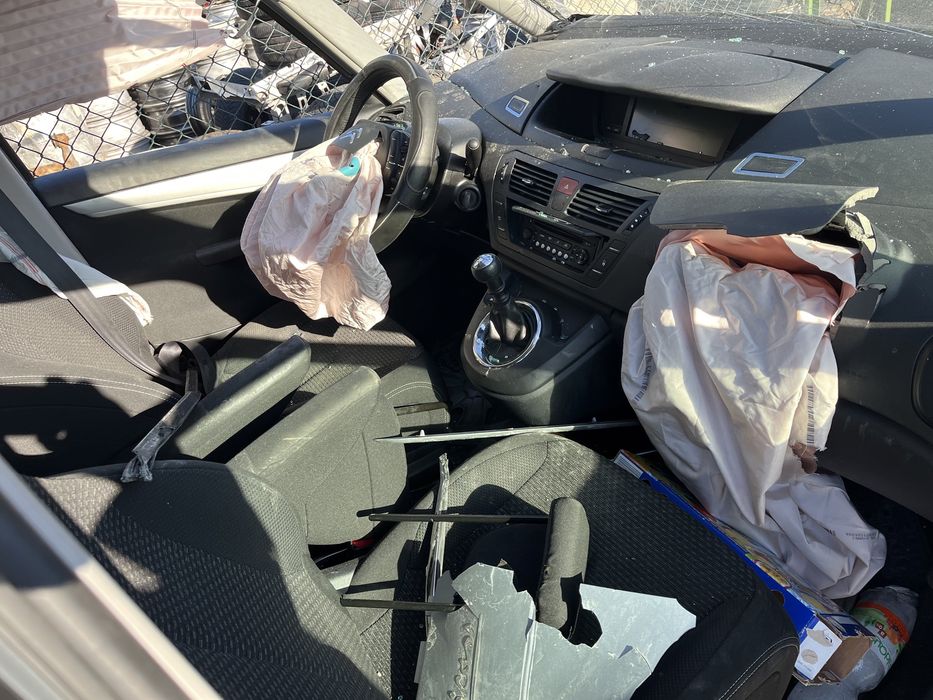 Citroen C4 Picasso 2011 г На части