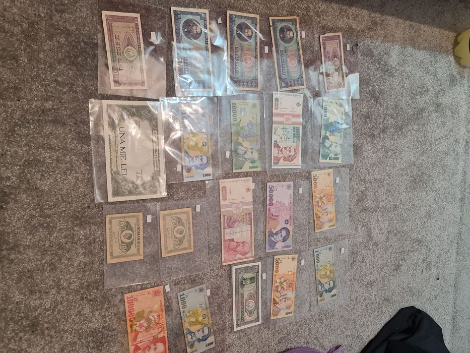 Vând colectie de bani vechi 20 de bancnote