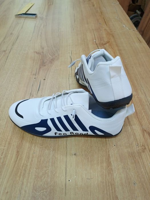 Кроссовки 43-44 размер