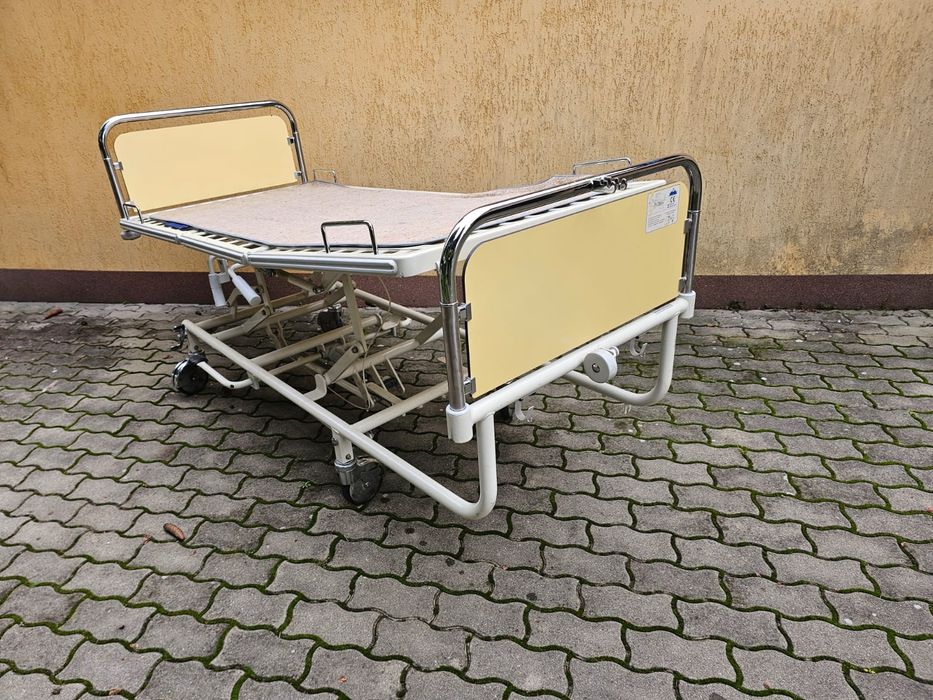 Pat medical cu reglaj mecanic pentru spătar și înalțime