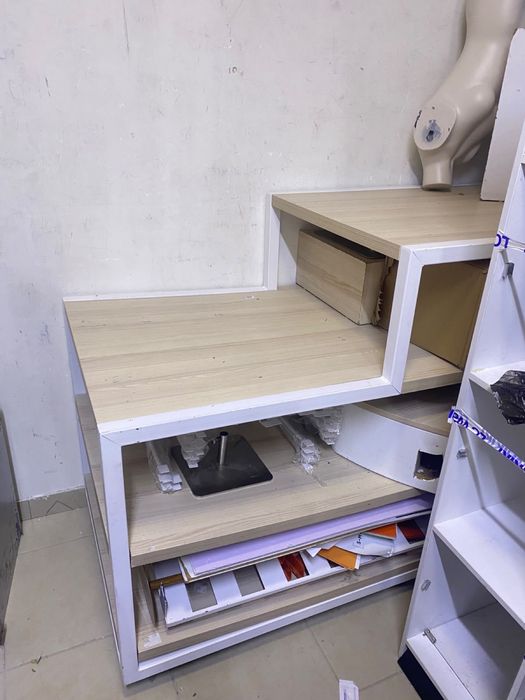 Продам стол для магазина одежды