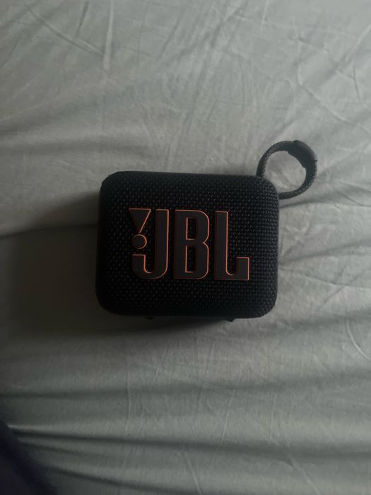 Boxa jbl go 4 cu cablul de încărcare