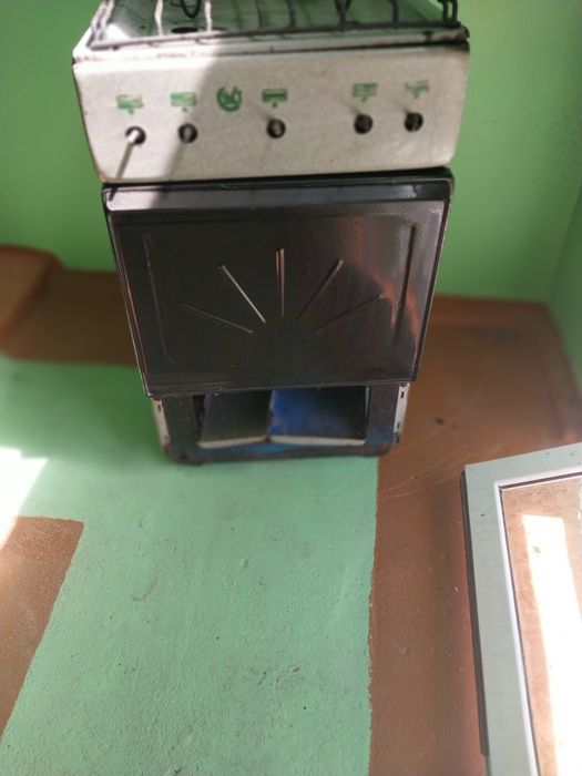 Газ плита сотилади.б/у