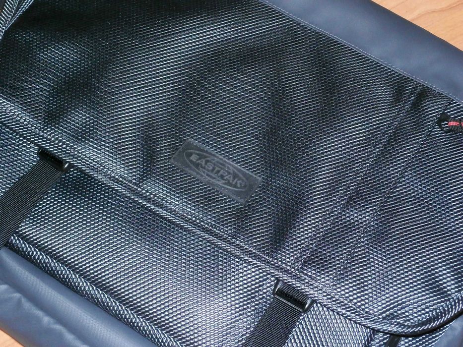 Geanta messenger Eastpak Bonell Cnnct Briefcase 16″ noua