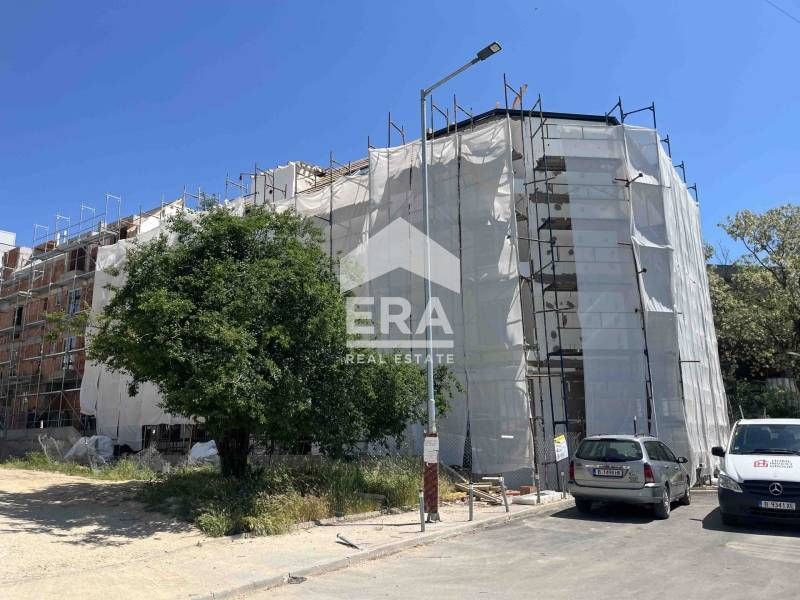 Тристаен ексклузивен апарамент за продажба, в новострояща се сграда с