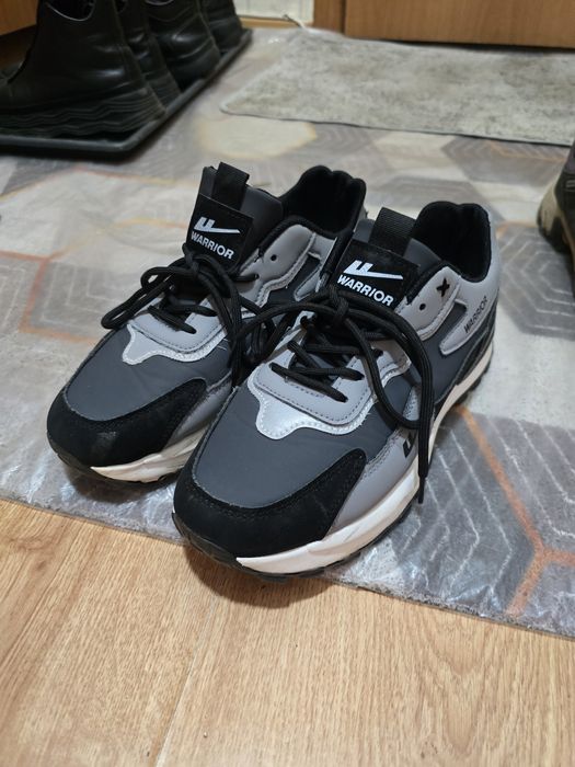 Продам кросовки Warrior