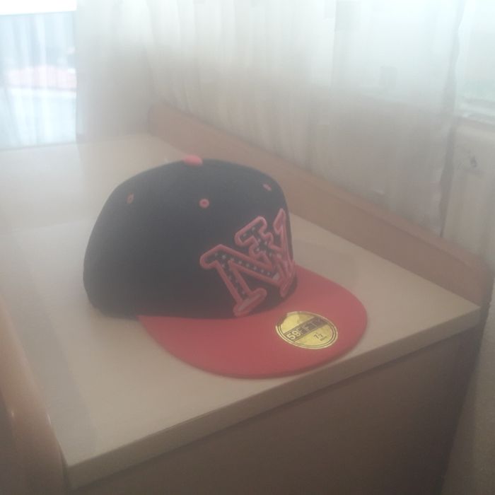 Шапка с козирка различни видове