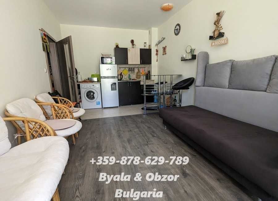 Обзаведен двустаен апартамент със собствен двор-градина в гр.Бяла