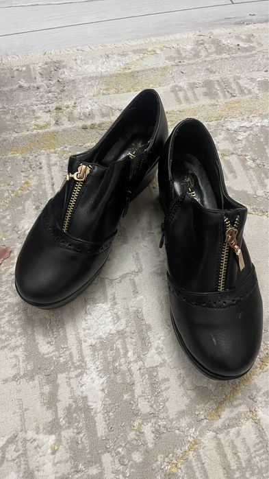 Продаю женскую обувь