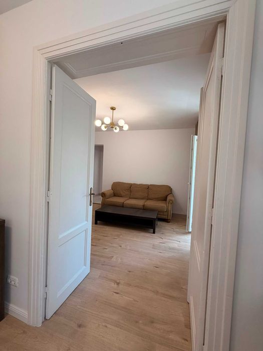 Proprietar inchiriez apartament Central - Banu Manta - 2 camere in vila