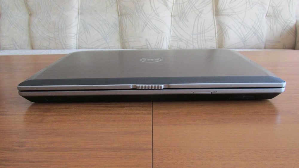 15.6 инча Dell с Intel i7,SSD,Full HD,подсветка