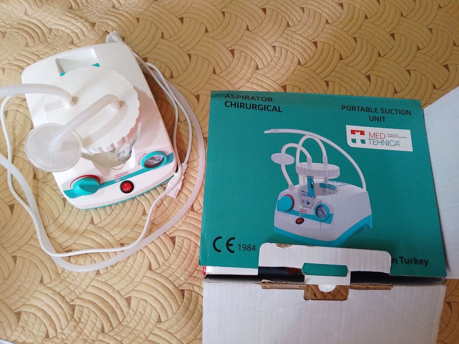 Vând aspirator chirurgical nou