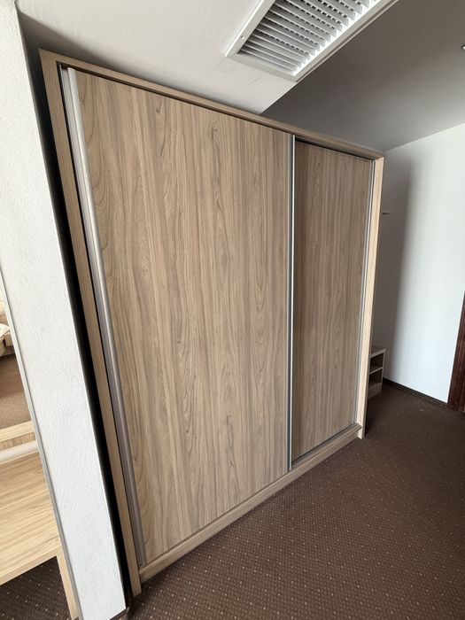 Vand 23 de seruri de mobilier