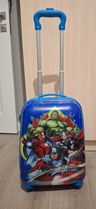 Продам детский чемодан