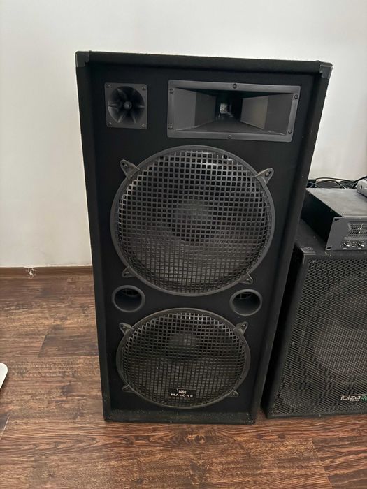 sistem audio 2 sateliti si un bass woofer monobloc amplificator mixer