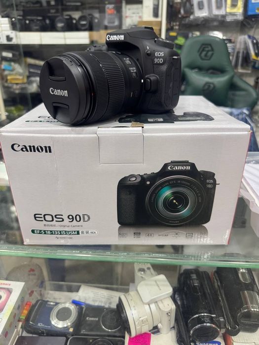 Canon 5 D mark IV va Canon 90 D