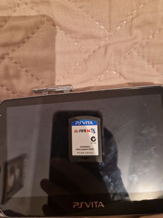Продам прошитую ps vita fat