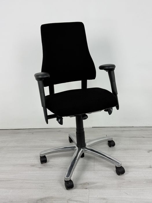 Офис стол BMA ергономик Модел Axia висока клас Черна тапицерия