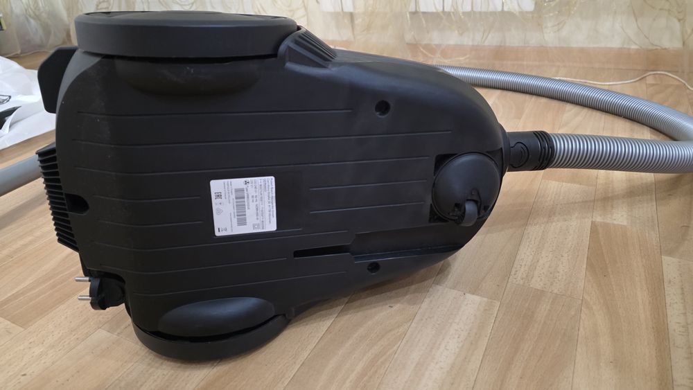 Пылесос Bosch BGC1UK1500